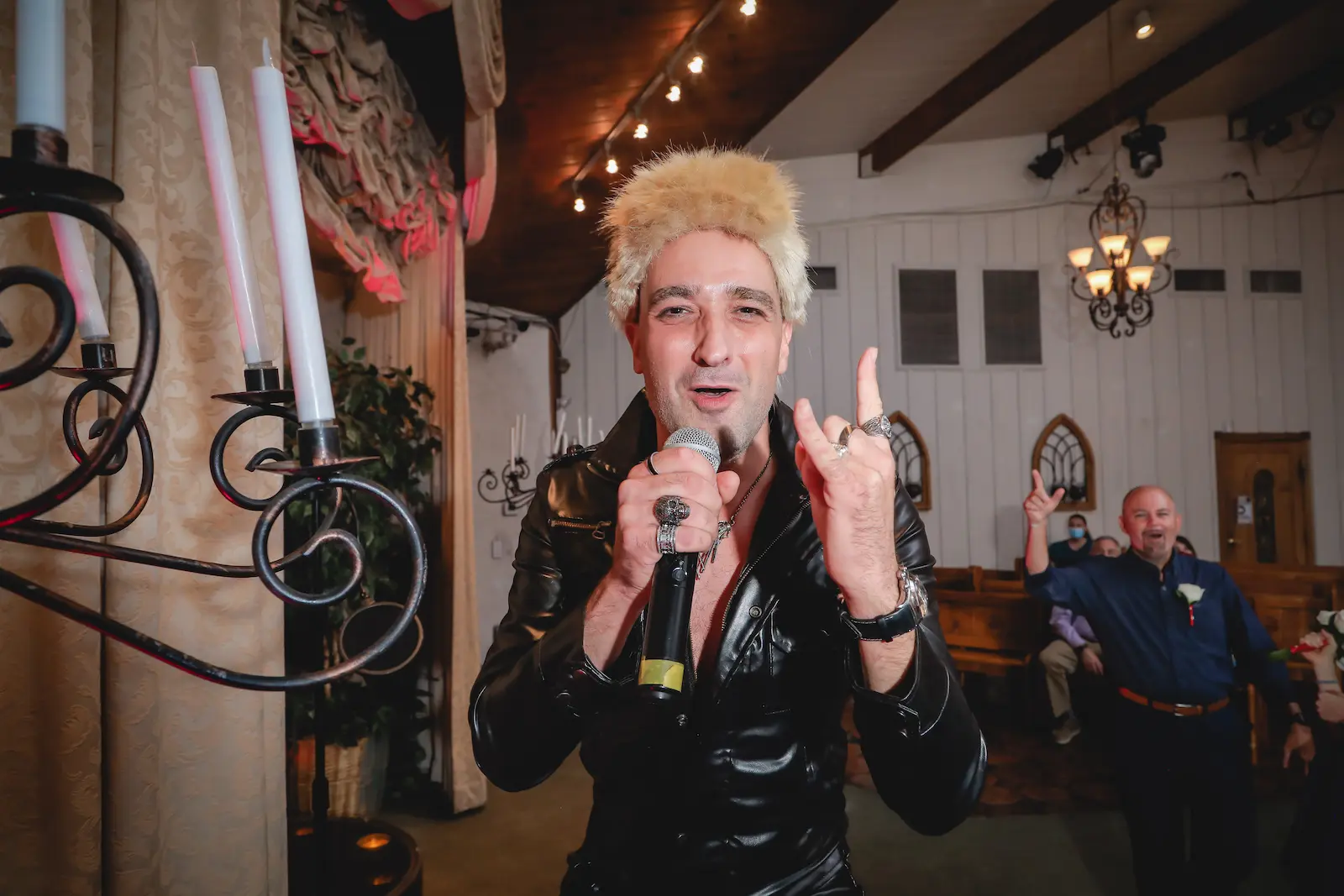 Billy Idol impersonator in leather jacket officating themed wedding ceremony at Viva Las Vegas Wedding Chapel