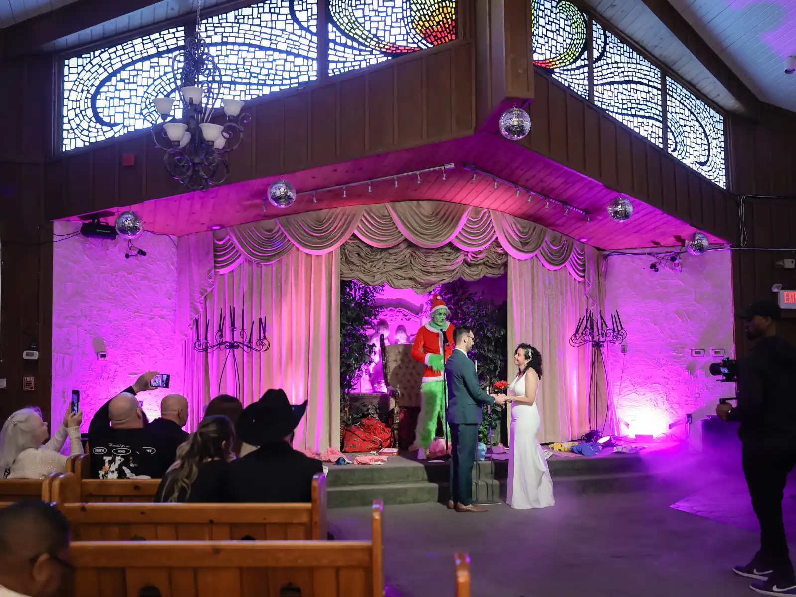 Wide view of wedding ceremony featuring Grinch officiant in Las Vegas.